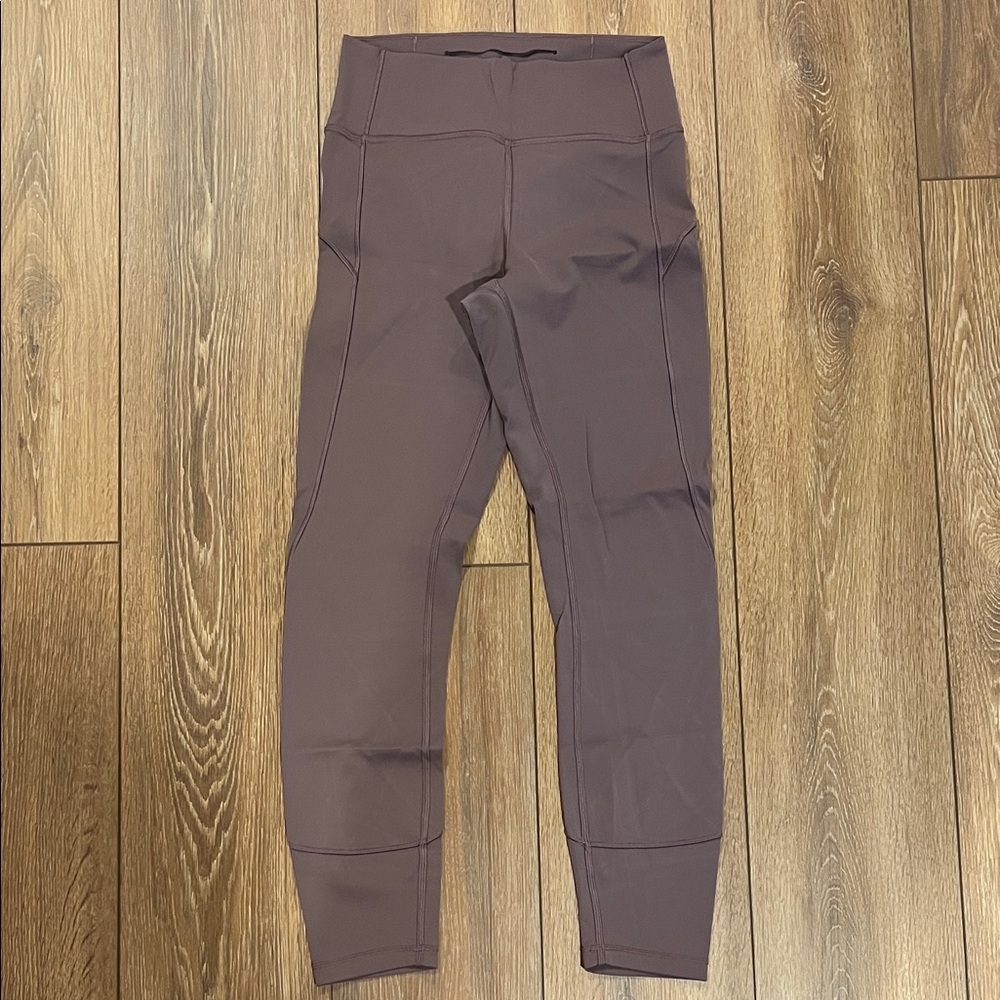 Lululemon women’s In Movement 25” leggings in rose color